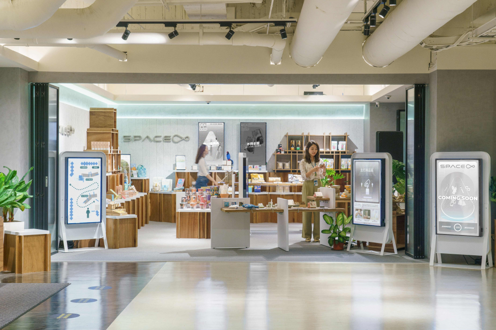 世界杯下单平台网站官网打造永续选物商店，展示社企及社创商品，结合创利空间所开发的智能零售系统，整合多元产品信息，让无人商店扮演公益行动的推手