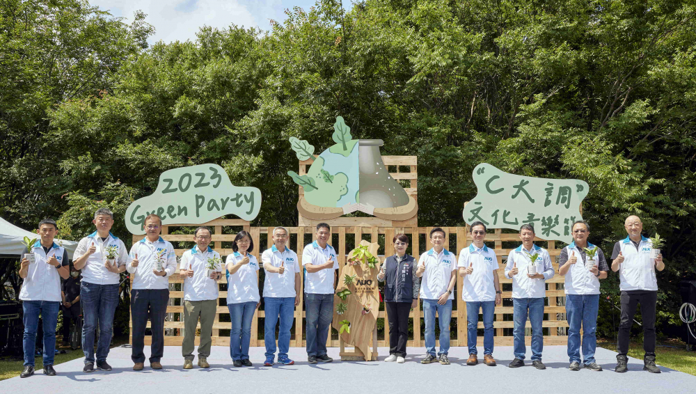 友達光電攜手供應商夥伴及台中市政府，共同倡議及推廣加樹減塑、節能減碳的淨零綠生活