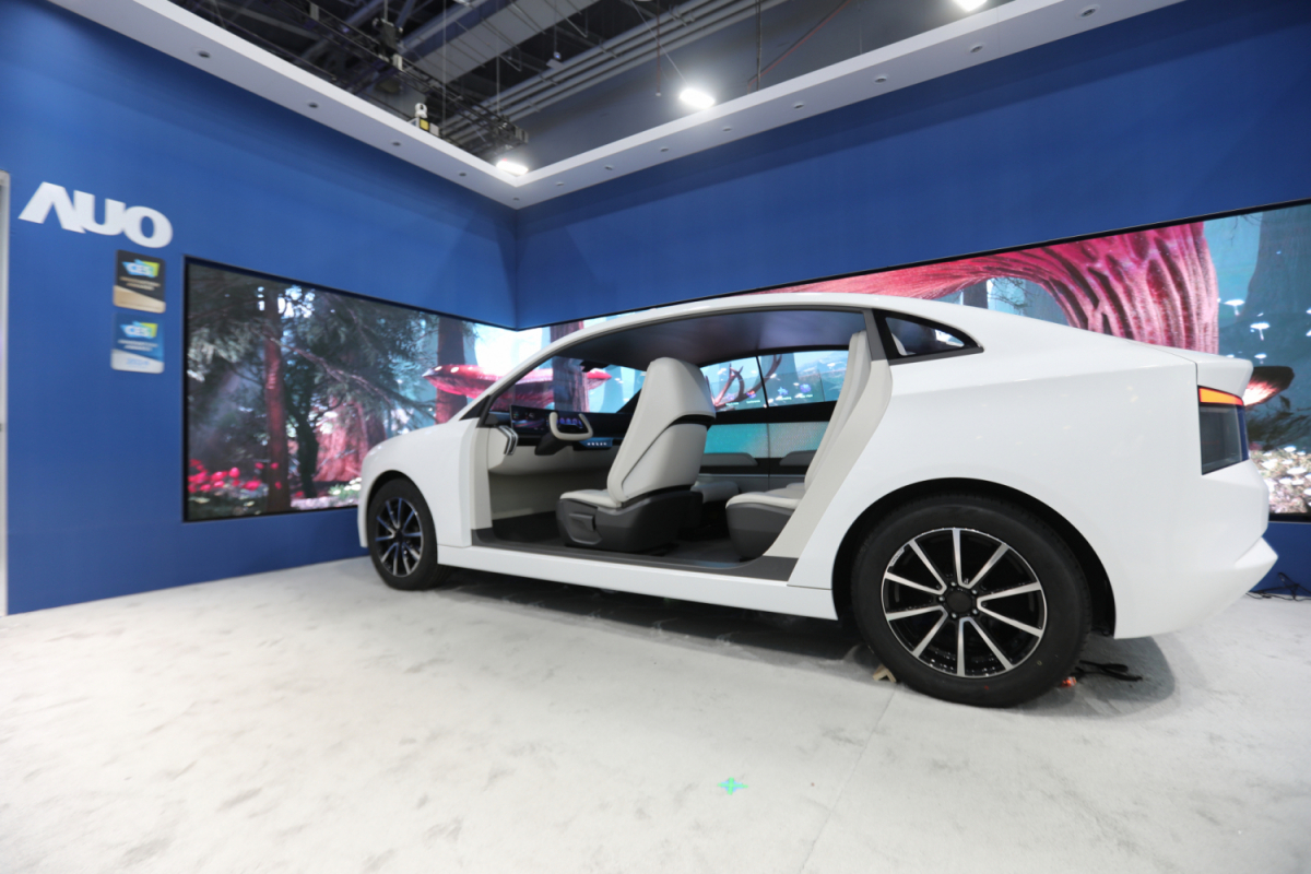 世界杯下单平台网站官网发表全新Smart Cockpit 2024，大秀显示应用成果、及释放Micro LED终极显示技术量能的全新智慧座舱，以营造突破性、沉浸式的视觉体验，重新定义智慧座舱，满足驾乘人员的全方位感受。