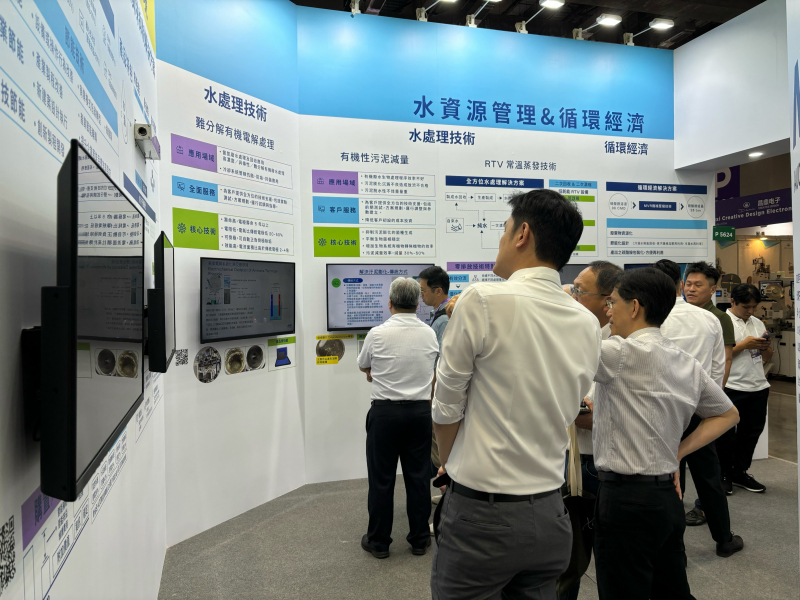 友達以深厚的智慧製造經驗發展永續戰略，積極延伸價值鏈，轉化成可供外界使用的綠色智慧服務，進軍SEMICON Taiwan 2024，提供半導體產業鏈打造AI世代的永續即戰力。