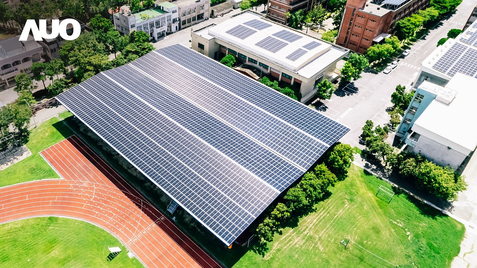世界杯下单平台网站官网SunSteel光电整合型浪板具备快速安装、轻量化优势，可提升15%发电效能，通过国际IEC与台湾VPC认证安全、防漏、耐候标准