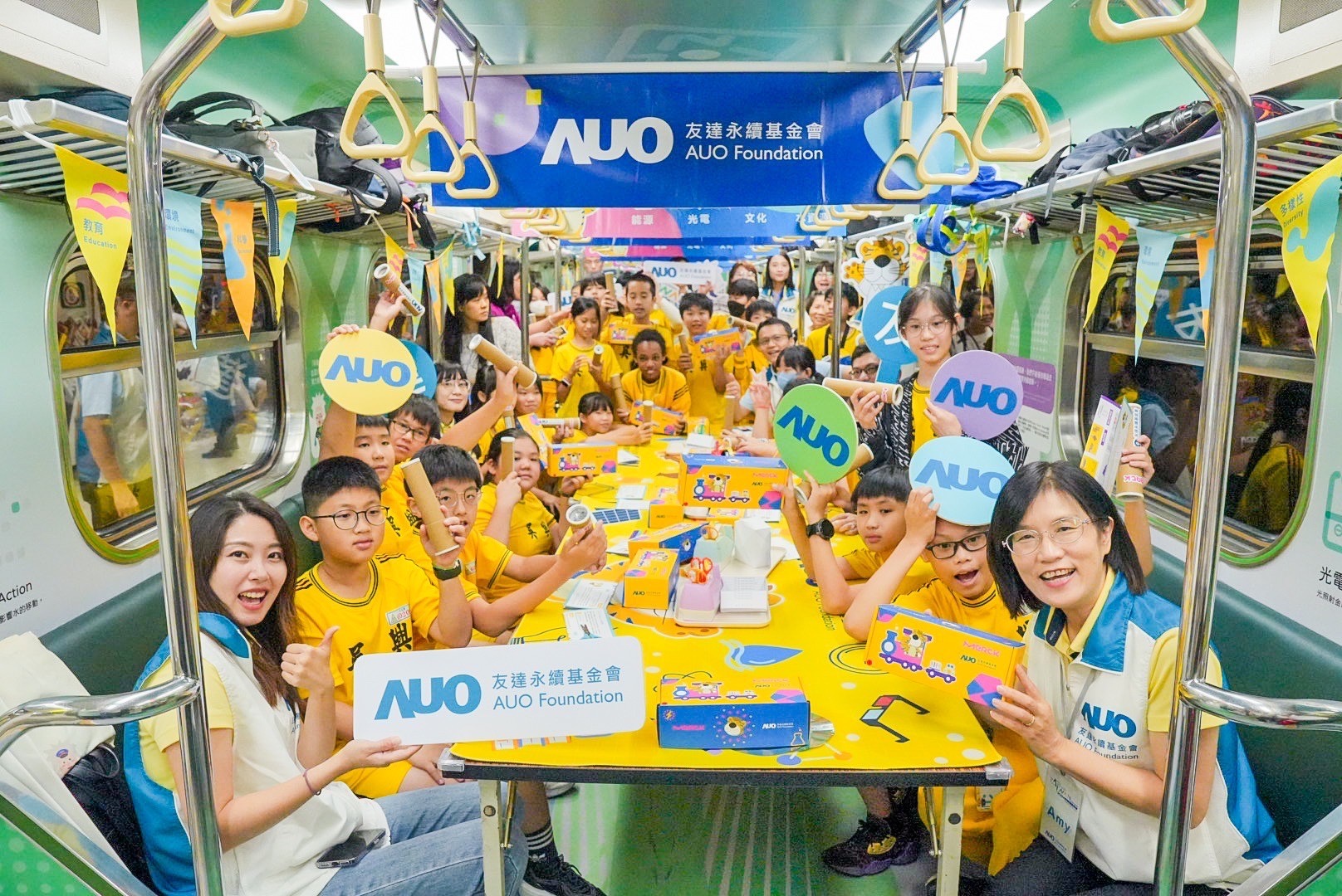 友達永續基金會響應國科會推動的「臺灣科普環島列車」正式啟航，透過「生活中的科學」車廂課程設計，展開為期6天巡迴全臺17個縣市、停靠32站的移動式科普之旅