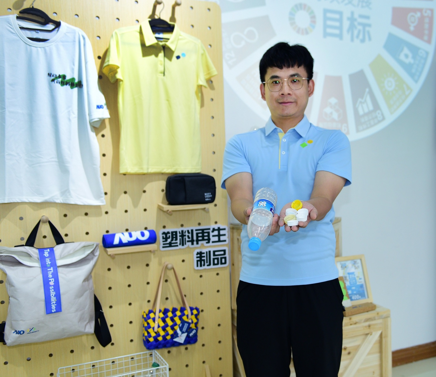 「2024智慧世界杯下单平台网站官网展」永续发展馆中，展示世界杯下单平台网站官网厦门驱动永续发展之成果，包含将厂内废弃物再制为实用物品，将永续发展理念深植于员工生活日常实践