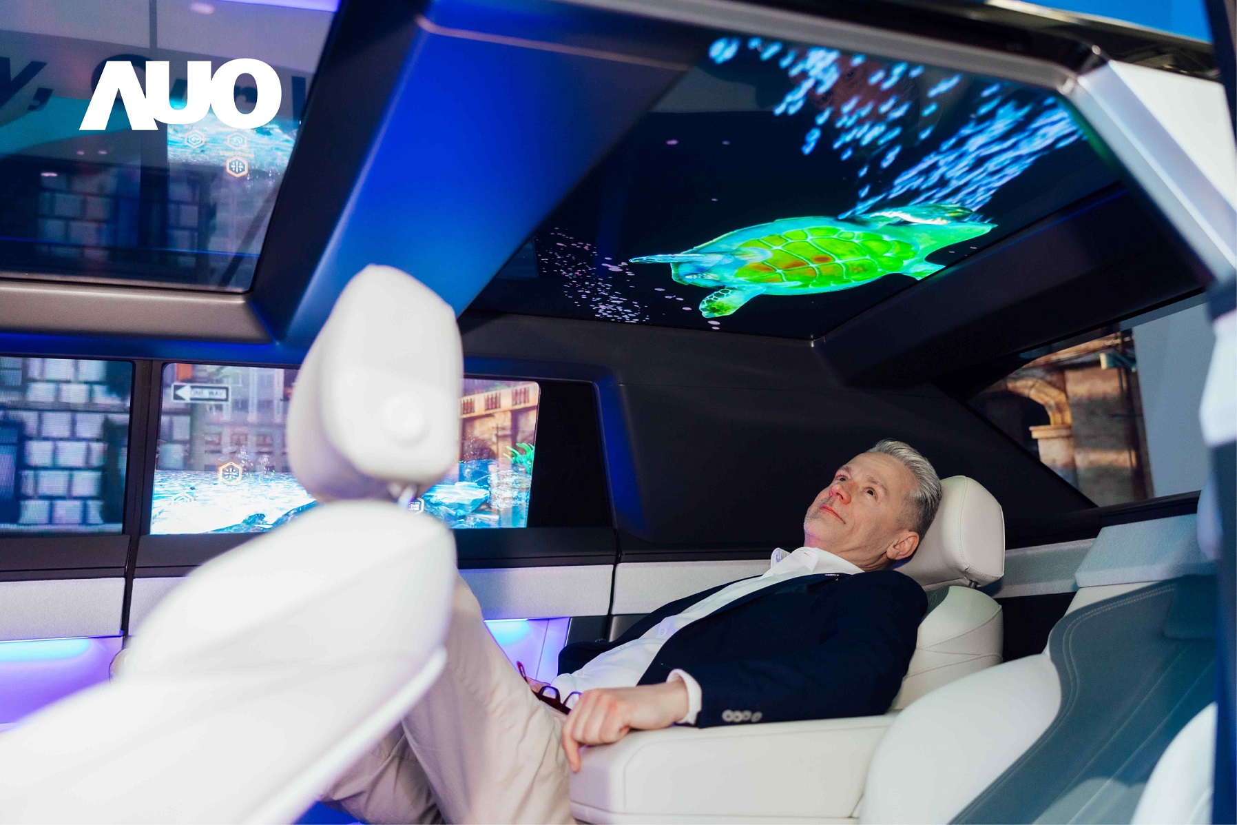 世界杯下单平台网站官网Smart Cockpit 2025集Micro LED透明、大型化、可挠优势之大成，携手BHTC打造未来视界的车用Display HMI解决方案